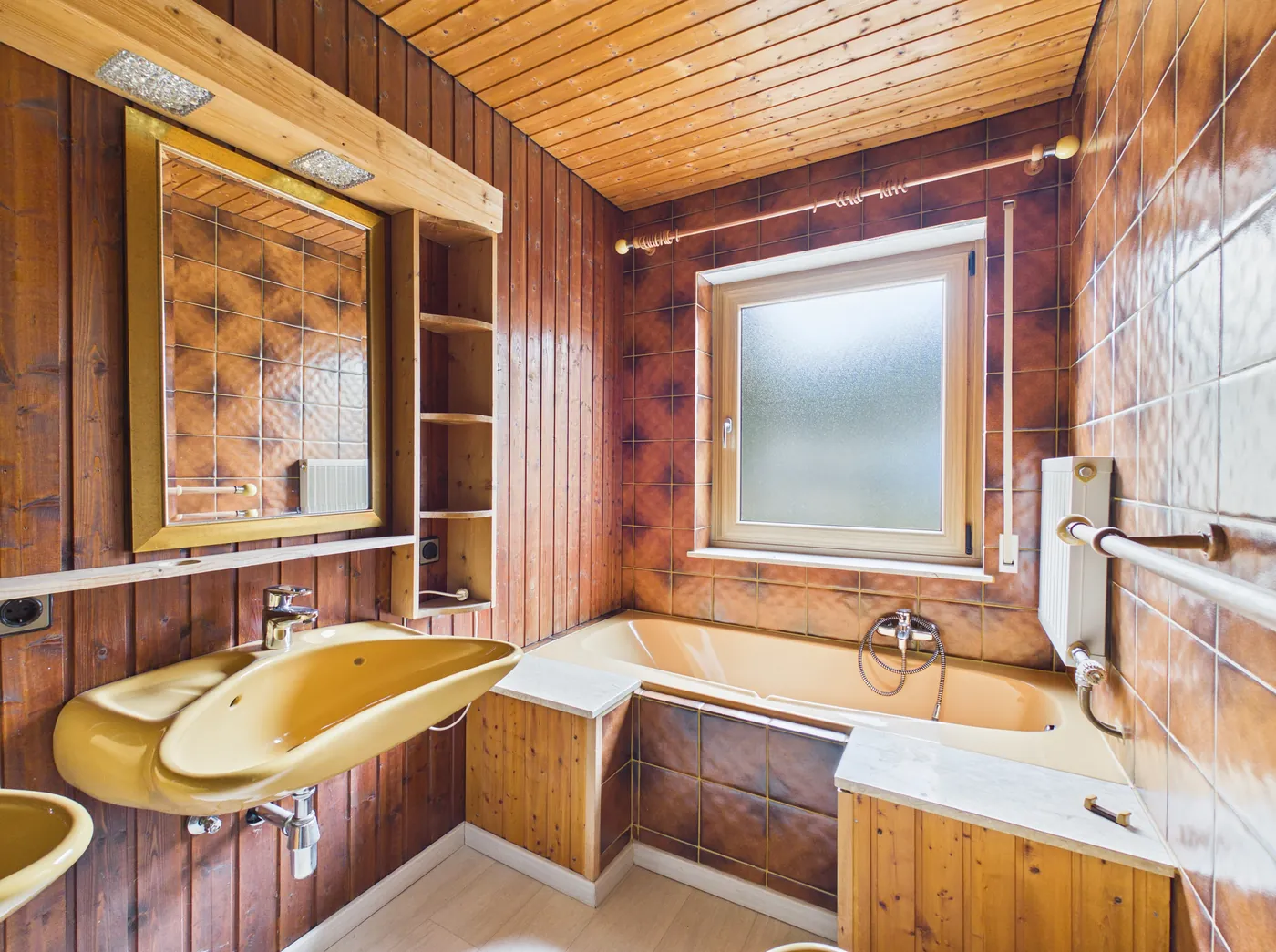 Badezimmer vor und nach der digitalen Modernisierung, vorher